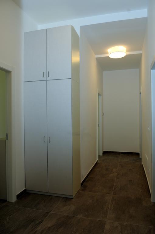 Della Torre Rooms Лече Екстериор снимка