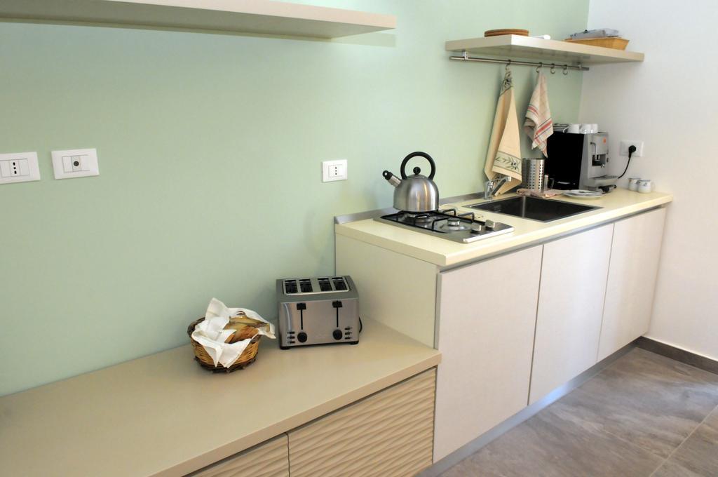 Della Torre Rooms Лече Екстериор снимка