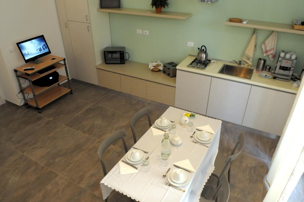 Della Torre Rooms Лече Екстериор снимка
