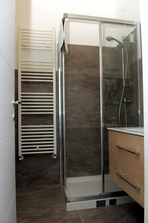 Della Torre Rooms Лече Екстериор снимка